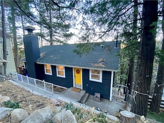 23870 Lakeview Dr, Crestline, CA 92325