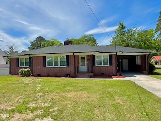 213 N Brevard St, Selma, NC 27576