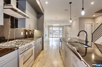 279 Lafayette Ave Unit A, Cliffside Park, NJ 07010