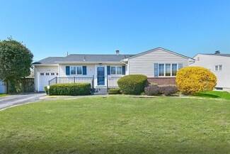 8 Gordon Ave, Plainview, NY 11803