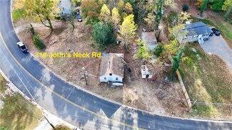 718 Johns Neck Rd, Weems, VA 22576