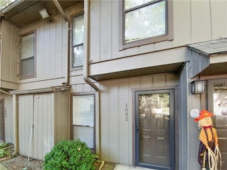 1002 Cumberland Ct SE, Smyrna, GA 30080