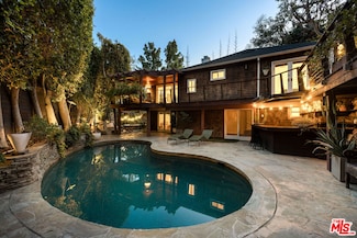 2715 La Cuesta Dr, Los Angeles, CA 90046