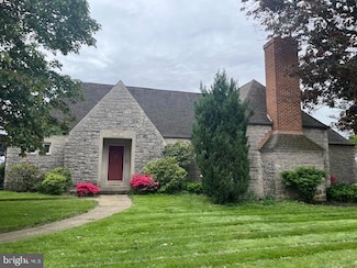 15 W Simpson St, Mechanicsburg, PA 17055