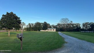 1027 Anne Dr, Arnaudville, LA 70512