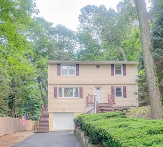 64 B Polk Ave, East Northport, NY 11731