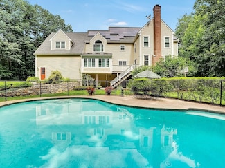 60 Wedgewood Dr, Hopkinton, MA 01748