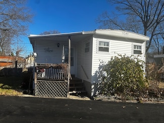 7 Finch Dr, Chicopee, MA 01020