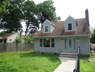 193 Laurelton Dr, Mastic Beach, NY 11951
