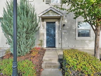 493 Tailoff Ln, Sacramento, CA 95818