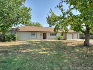 5921 E 44th St, Tulsa, OK 74135