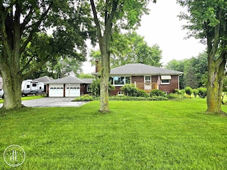 6891 S River Rd, Marine City, MI 48039