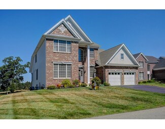 11 Fairways Ln, Methuen, MA 01844