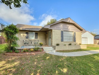 911 N Jackson Ave, Blanchard, OK 73010