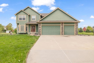 8864 NW Beaver Dr, Johnston, IA 50131