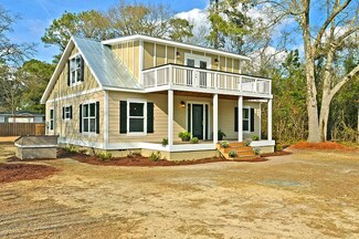 204 Peninsula Dr, Bonneau, SC 29431
