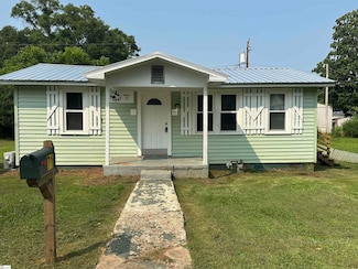 71 2nd St, Laurens, SC 29360