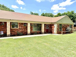 1814 Valley Rd, Lahoma, OK 73754