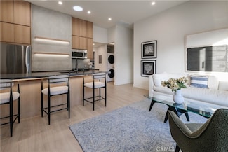 18848 Collins St, Tarzana, CA 91356
