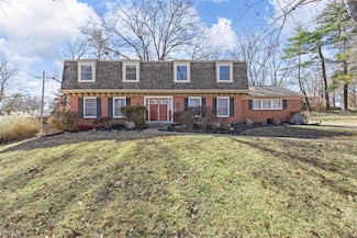 360 Chateaugay Ln, Chesterfield, MO 63017