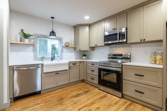 155 Fairhaven Rd, Mattapoisett, MA 02739
