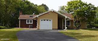 5 Summit Ave, Manalapan, NJ 07726