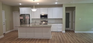 901 Holiday Hills Dr, Mineral Wells, TX 76067