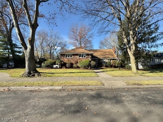581 Mazur Ave, Paramus, NJ 07652
