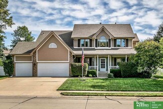 1107 Roland Dr, Papillion, NE 68046