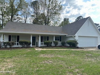 104 Live Oak Ln, Brandon, MS 39047
