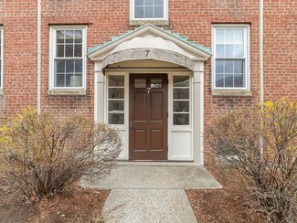 7 Lanark Rd Unit 1, Brookline, MA 02445