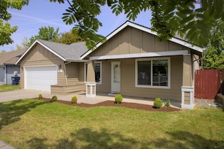 146 NW 25th St, Redmond, OR 97756