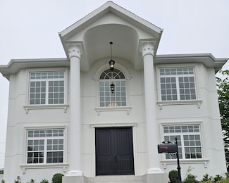 56 Sunrise Ln, Levittown, NY 11756