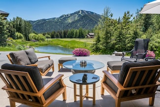 195 S Big Wood Dr, Ketchum, ID 83340