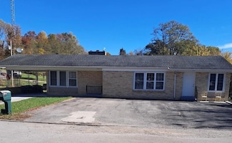 1008 Honeysuckle Ln, Byrdstown, TN 38549