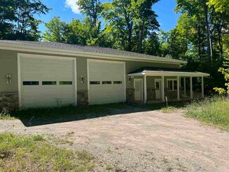 8515 Sunset Meadow Pvt Dr, Charlevoix, MI 49720