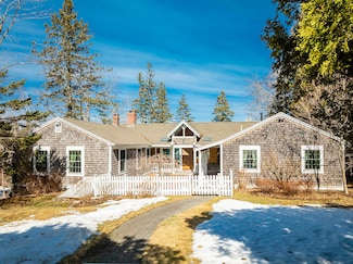 38 Douglas Ln, Owls Head, ME 04854