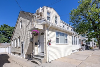 2226 124th St, College Point, NY 11356