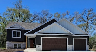 14 Tyrol Dr SE, Rochester, MN 55904