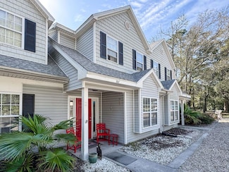 207 Sawyer Ln, Apalachicola, FL 32320