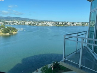1 Lakeside Dr Unit 821, Oakland, CA 94612
