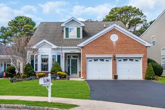 15 Amberlands Ct, Lakewood, NJ 08701