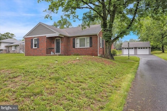 1357 Manatawny Dr, Pottstown, PA 19464