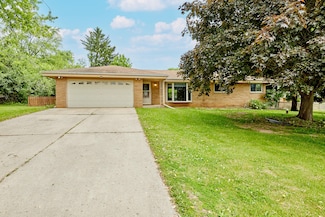 15200 High Knoll Ln, Brookfield, WI 53005