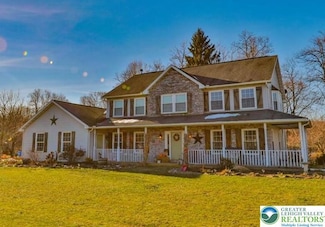 10 Stone Ave, Alburtis, PA 18011