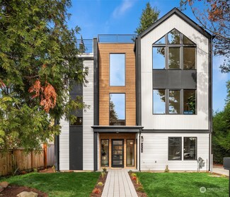 3234 NE 88th St, Seattle, WA 98115