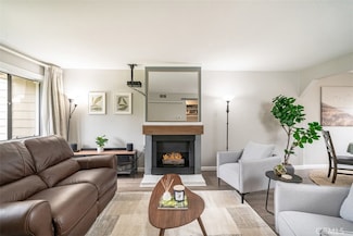19 Latitude Ct Unit 14, Newport Beach, CA 92663