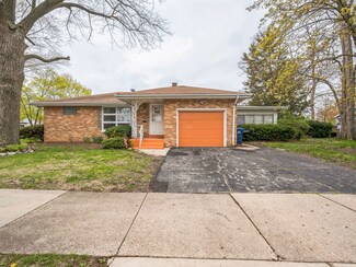 2010 W Monroe St, Waukegan, IL 60085