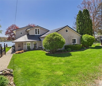 480 Peninsula Dr, Columbiaville, MI 48421