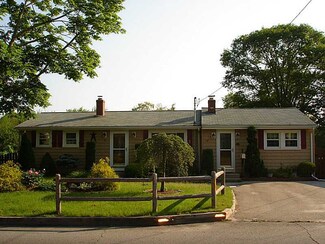 25 Keeley Ave, Warwick, RI 02886